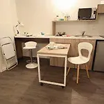 Ξενοδοχείο με διαμερίσματα Uxco H2o 3*